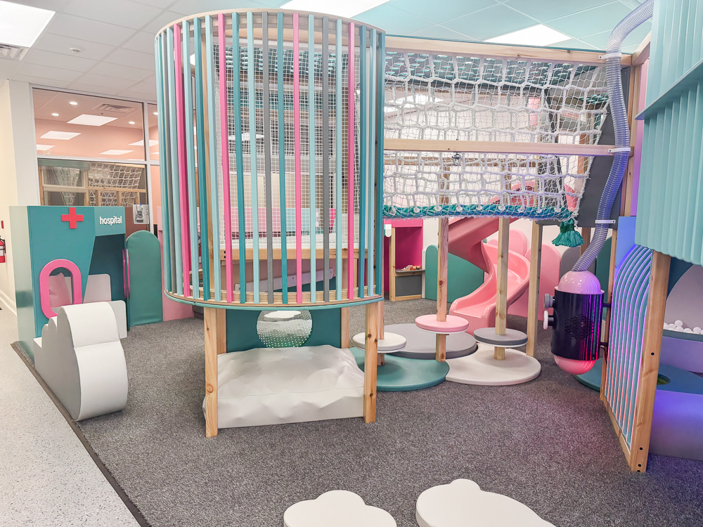littles-lounge-climbing