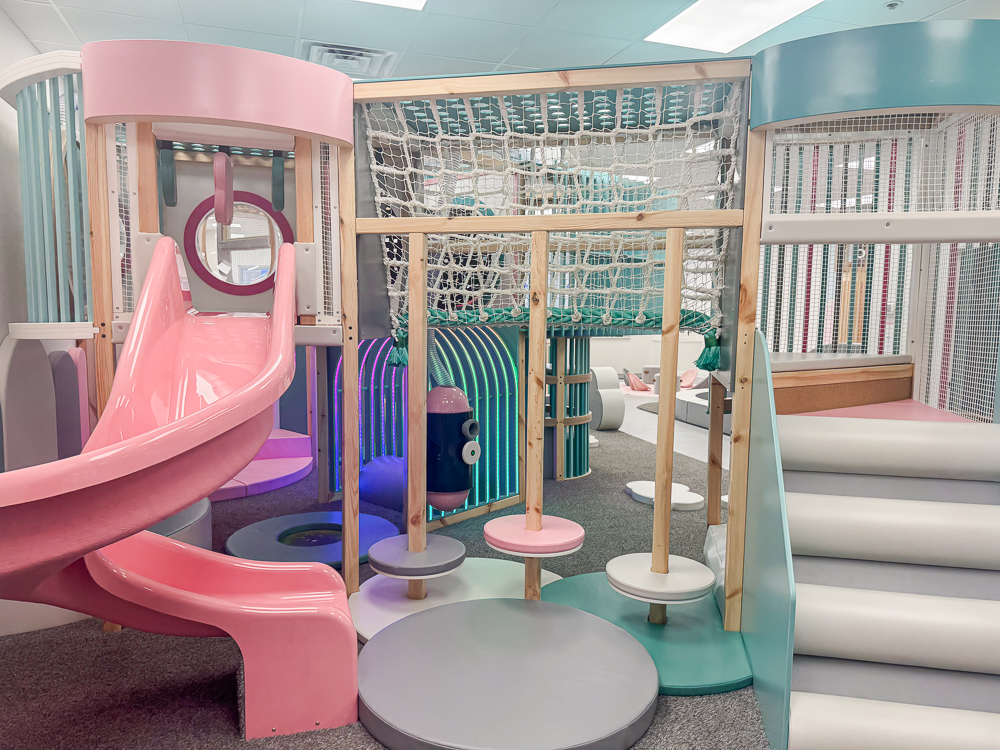 littles-lounge-slide-4